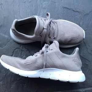 Size 9 Brown Adidas Tenis shoes